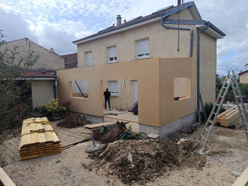Rénovation et extension d’un pavillon à Nancy : suppression de véranda et création d’une extension en bois